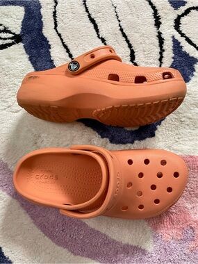 Crocs classic platform clog peachy orange women's size 6